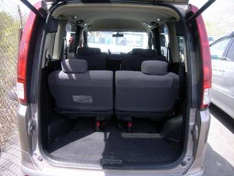 2005 Nissan Serena Pictures