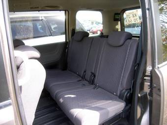 2005 Nissan Serena Photos