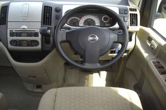 2005 Nissan Serena Pics