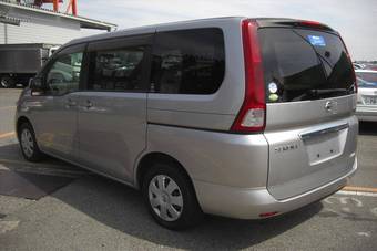 2005 Nissan Serena Pictures