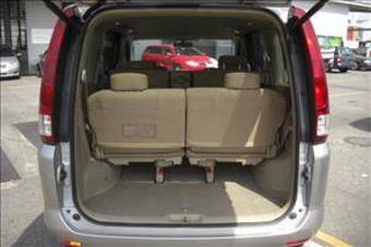 2005 Nissan Serena Pictures