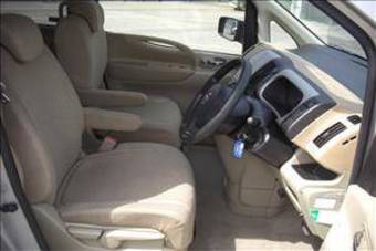 2005 Nissan Serena Photos