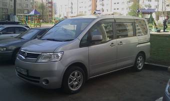 2005 Nissan Serena Photos