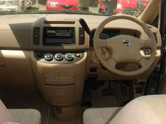 2005 Nissan Serena Photos