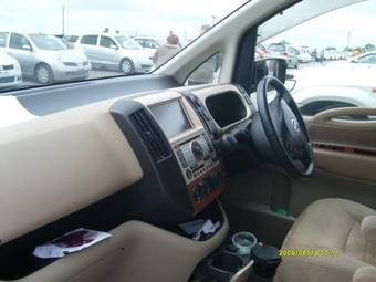 2005 Nissan Serena Pics