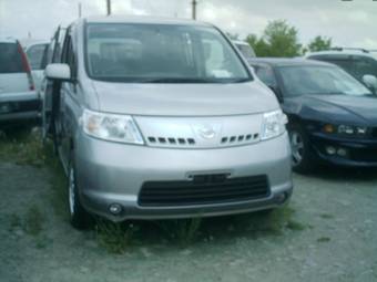 2005 Nissan Serena Photos