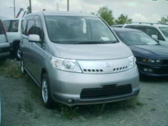 2005 Nissan Serena Pictures