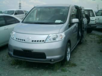 2005 Nissan Serena Photos