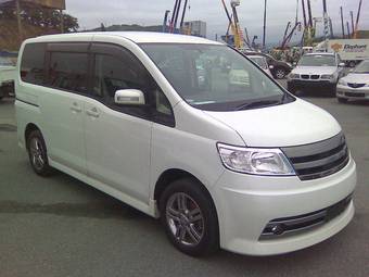 2005 Nissan Serena Pictures