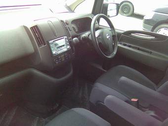 2005 Nissan Serena Photos