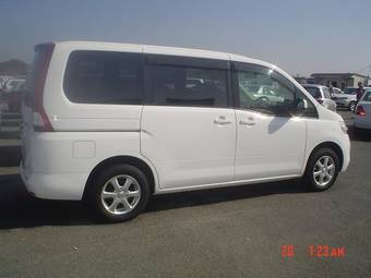 2005 Nissan Serena Photos