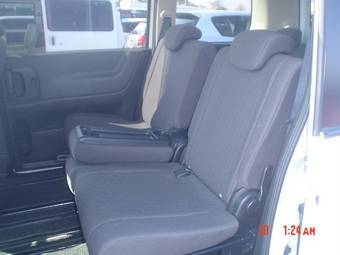 2005 Nissan Serena Pictures