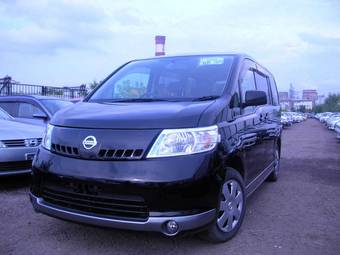 2005 Nissan Serena Photos