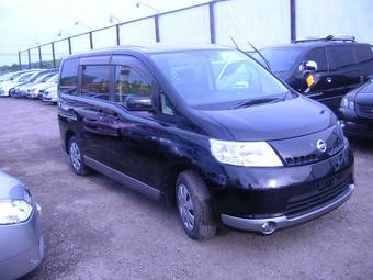 2005 Nissan Serena Photos