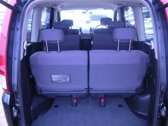 2005 Nissan Serena Images