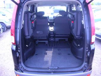 2005 Nissan Serena Pictures