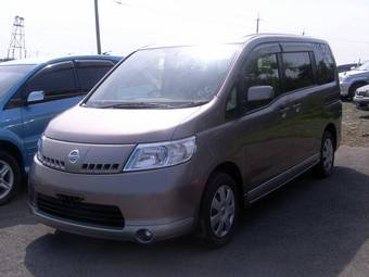 2005 Nissan Serena Photos