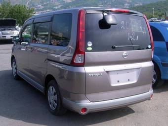 2005 Nissan Serena Photos