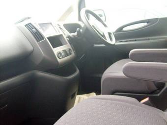 2005 Nissan Serena Pictures