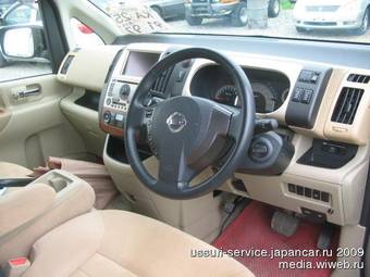 2005 Nissan Serena Photos