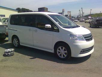 2005 Nissan Serena Pictures