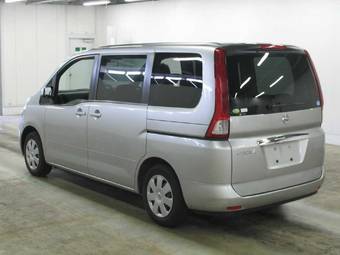 2005 Nissan Serena Pictures