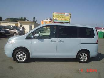 2005 Nissan Serena Photos