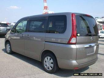 2005 Nissan Serena Pictures