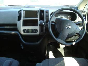 2005 Nissan Serena Pictures