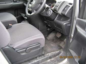 2006 Nissan Serena Pictures