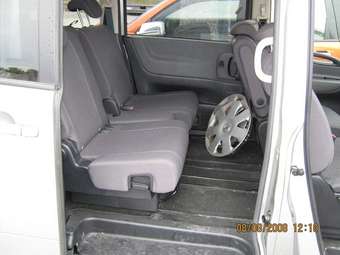 2006 Nissan Serena Pictures