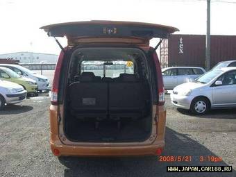 2006 Nissan Serena Images