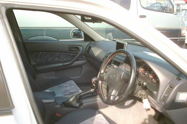 1998 Nissan Skyline Pictures