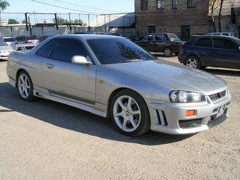 2000 Nissan Skyline