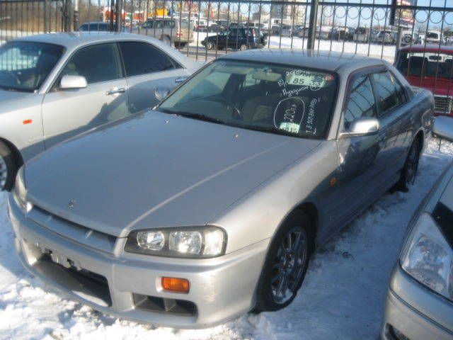2000 Nissan Skyline