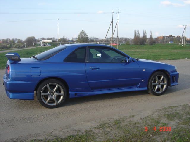 2000 Nissan Skyline