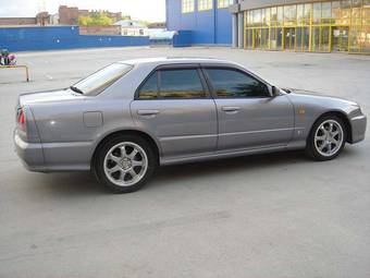 2000 Nissan Skyline Photos