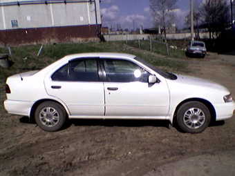 1996 Nissan Sunny Images