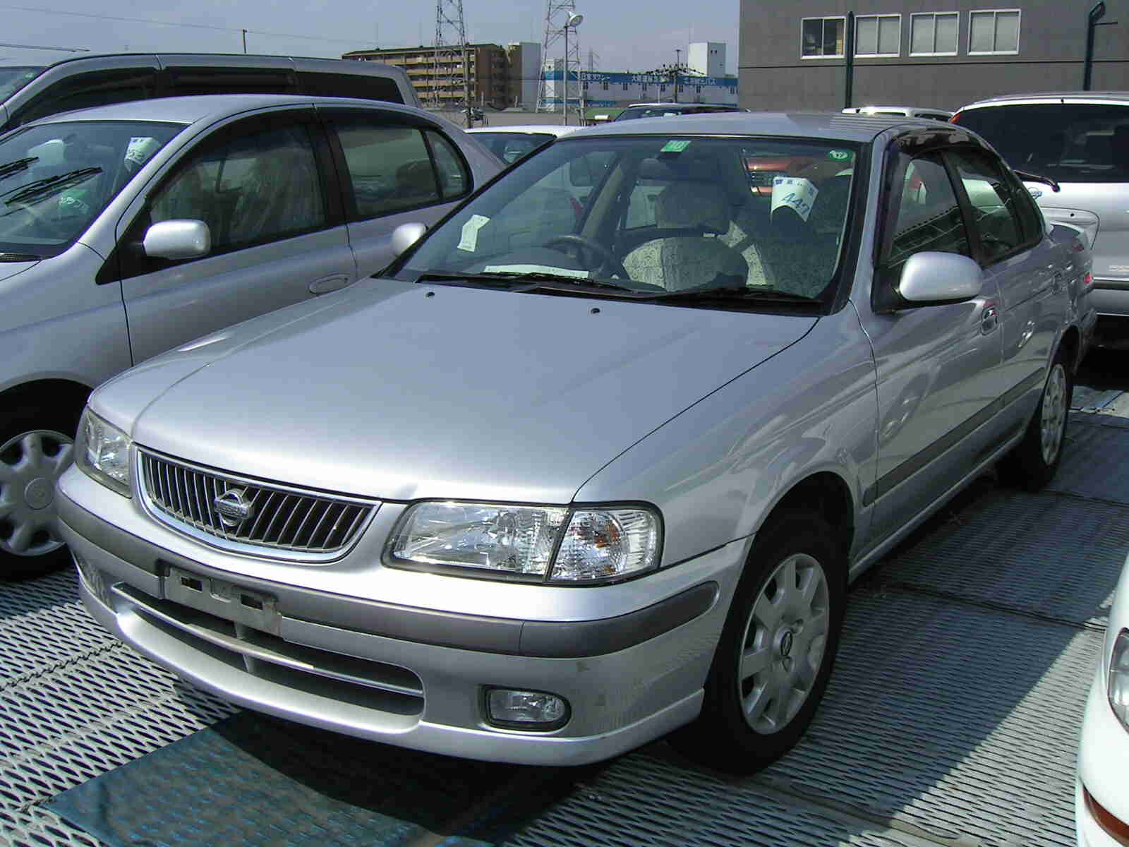 1998 Nissan Sunny Photos