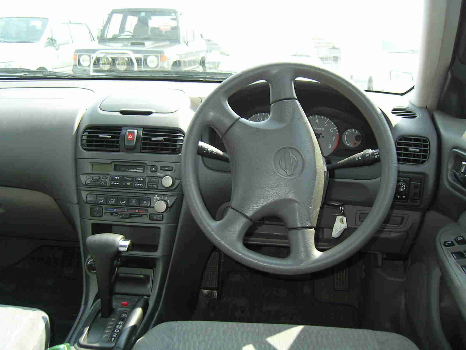 1998 Nissan Sunny Pictures