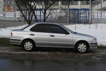 1998 Nissan Sunny Pictures