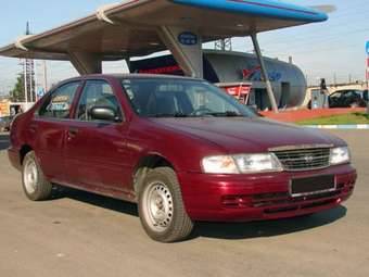 1998 Nissan Sunny Pictures