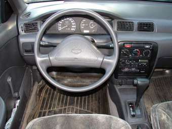 1998 Nissan Sunny Photos