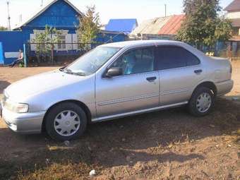 1998 Nissan Sunny Photos