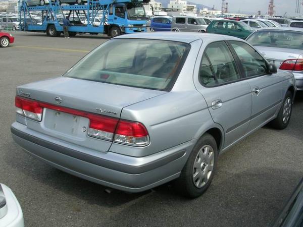 1999 Nissan Sunny Pictures