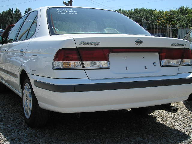 1999 Nissan Sunny Pictures