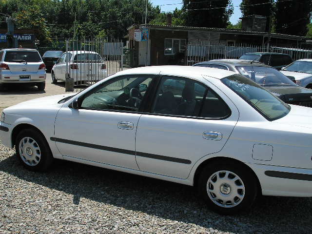 1999 Nissan Sunny Photos