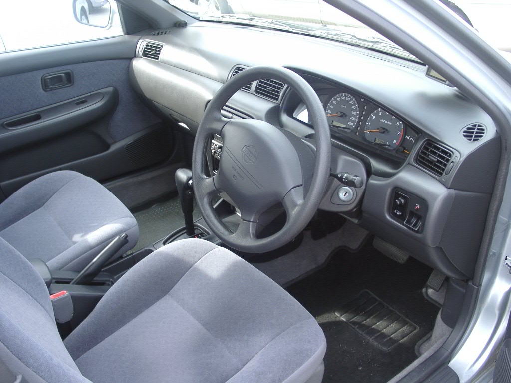 1999 Nissan Sunny Photos