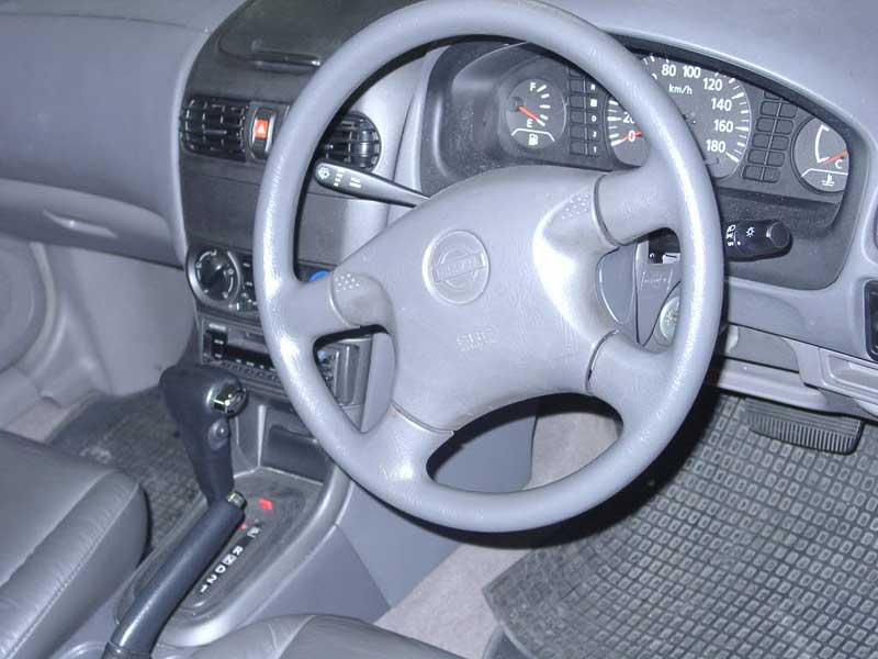 1999 Nissan Sunny Pictures