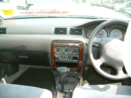 1999 Nissan Sunny Pictures